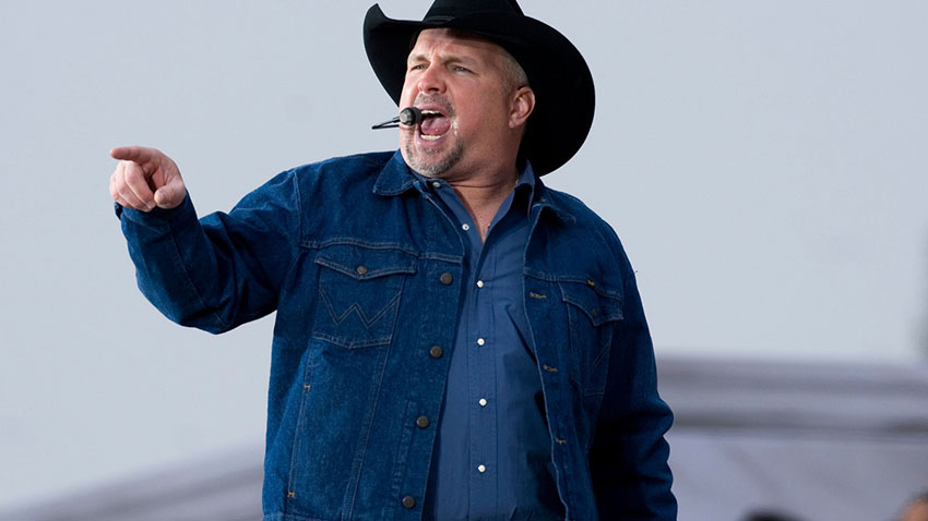 Irish Bookie Takes Bets for Garth Brooks to Cancel Concerts